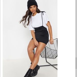 Black skirt with straps